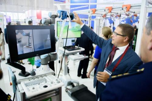 Представители компаний «Ростех» и ФМБА представили новый роботизированный УЗИ-комплекс.